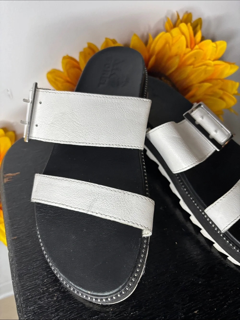 SOREL ROAMING BUCKLE SLIDES WOMEN'S Size 7.5